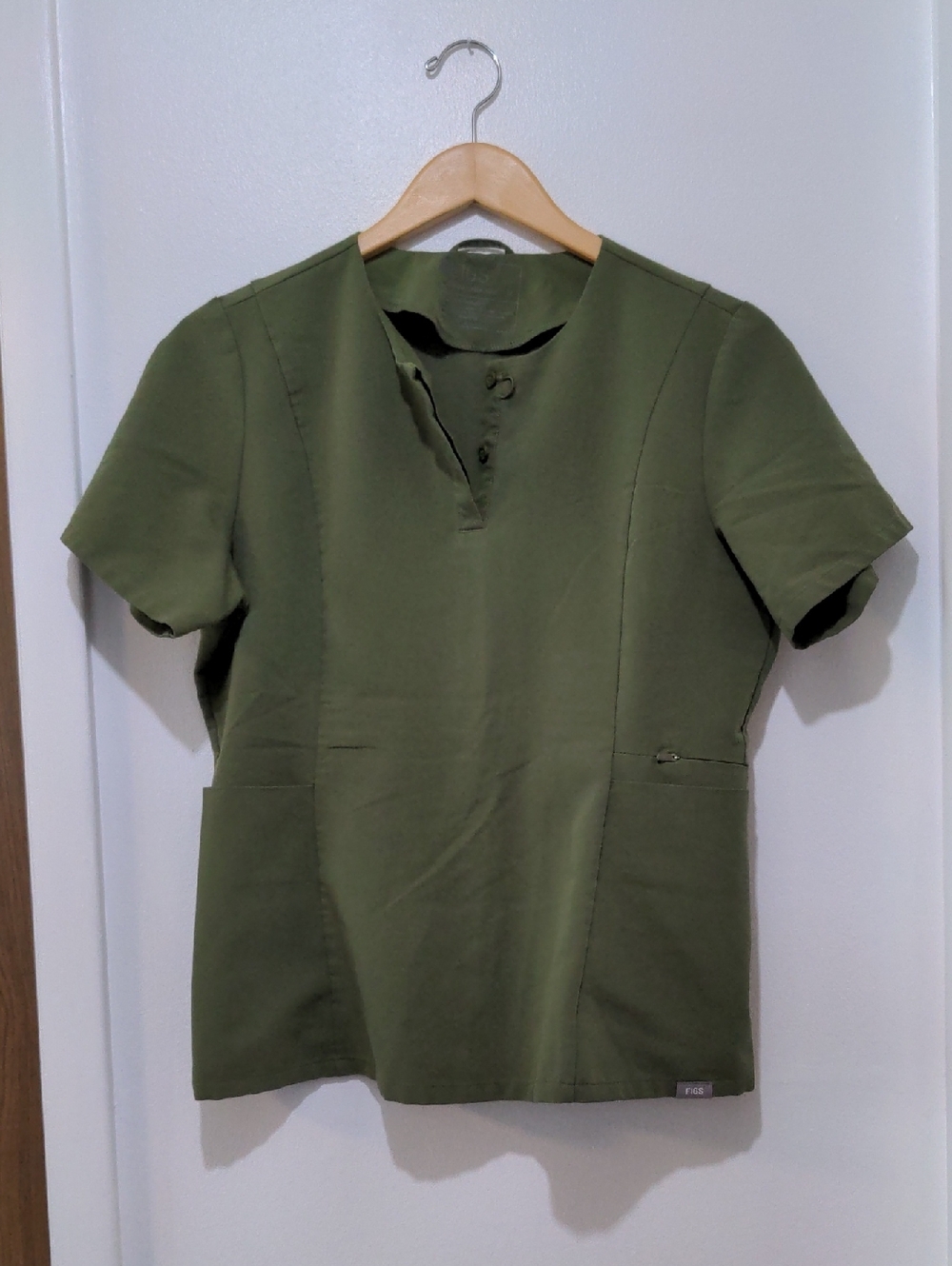 VGUC Figs Inala Slim Scrub Top